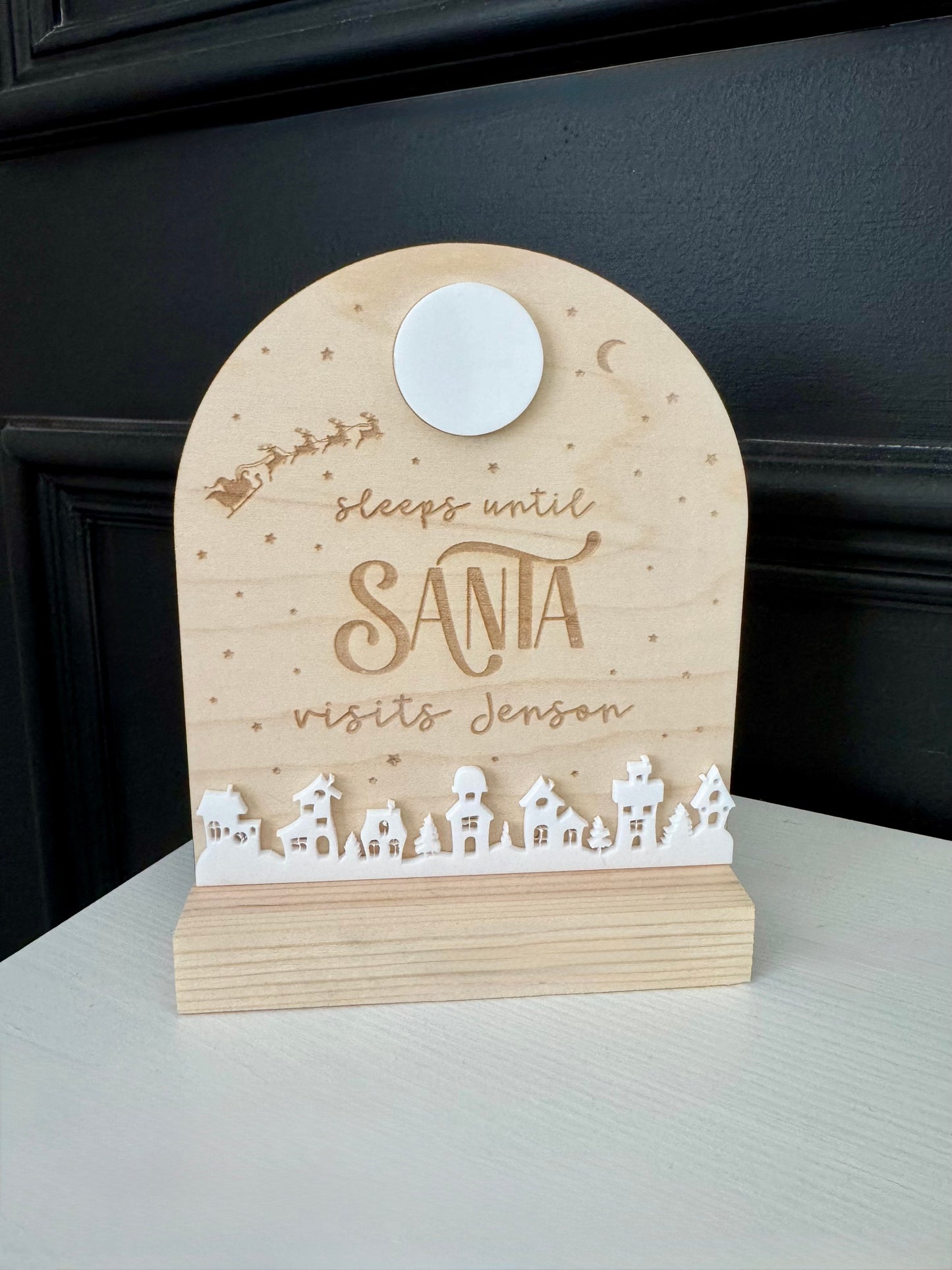 Personalised “Sleeps ’Til Santa” Countdown Plaque with Wooden Stand